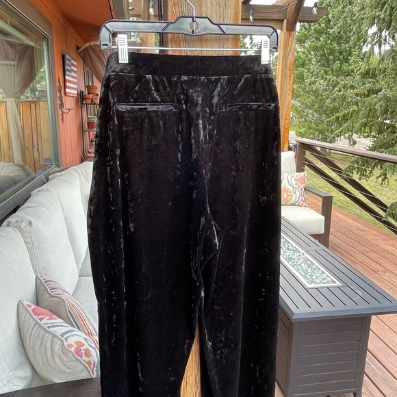 Isaac Mizrahi Live crushed velvet pull-on pant, lace bottom - Picture 3 of 5